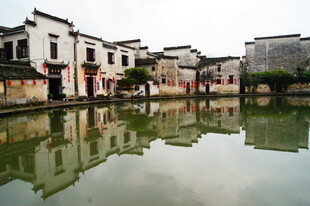 江南水乡古建筑倒影景观