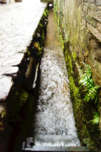 户外流水沟渠景观