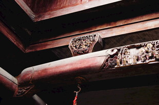 中式古建筑精美木雕横梁