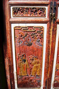 古木雕门板上的精美图案