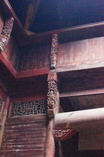中式古建筑精美木雕梁柱
