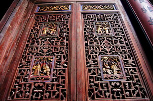 中式雕花木门