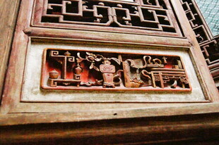 中式木雕窗棂细节之美