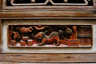 木雕上的精美动物图案