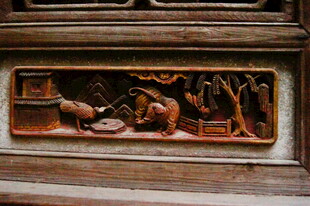 木雕艺术作品中的生动场景