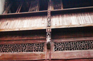 古旧木质建筑雕花细节