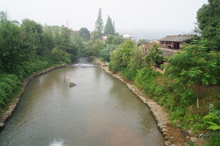 乡村河畔风光