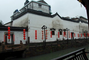 江南水乡古建筑 红灯点缀