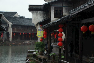 江南水乡古巷红灯笼
