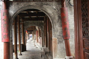 古廊桥内景