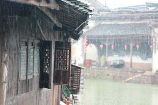 江南水乡古朴民居景象