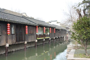 江南水乡古宅临水而立