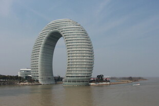 湖州月亮酒店独特建筑外观