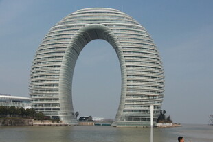 湖州月亮酒店独特建筑外观