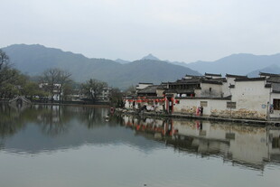 江南水乡湖畔古朴民居