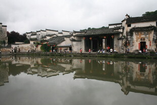 江南水乡古村落倒影