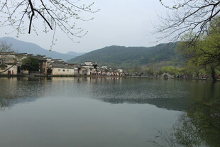 宁静水乡湖畔风光