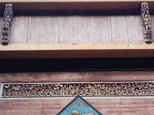 中式木雕建筑细节特写