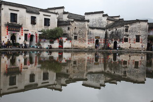 江南水乡古村落倒影美景