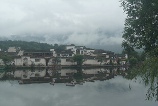 水乡村落倒影 云雾缭绕景