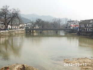 宁静乡村湖泊风光