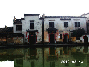 江南水乡古建筑临水而立