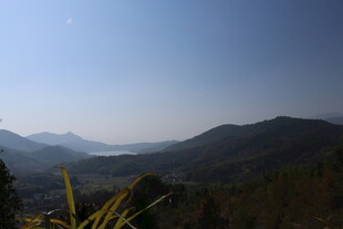 山间美景 远眺辽阔风光