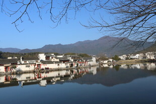 山水相依的宁静村落