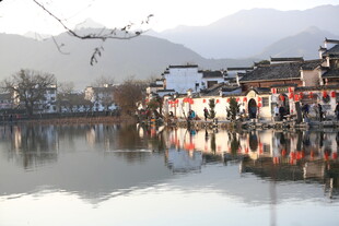 江南水乡湖景古建筑倒影