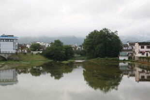 湖畔小镇风光 静谧如画