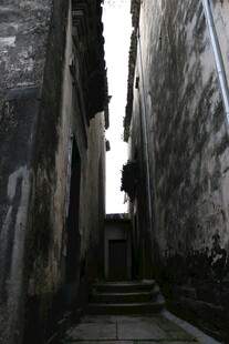 古巷幽深 岁月沉淀的静谧