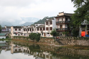 河畔古村景 宁静水乡韵