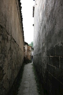 狭窄幽深的古老小巷