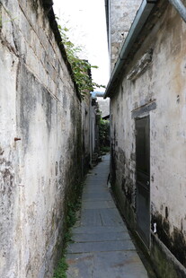 古老狭窄小巷 尽显岁月痕迹