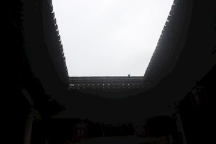 仰望天窗 窥见一方天空