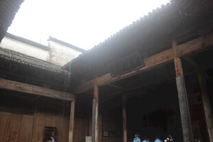 古建厅堂内部景象