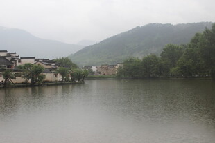 湖畔村落 山水朦胧之景