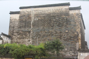 古老斑驳的中式传统建筑