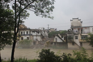 洪水淹没村庄景象
