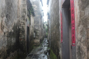 古巷幽深 尽显岁月痕迹