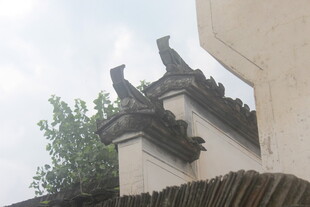 中式古建筑屋顶一角