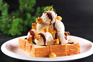 创意吐司冰淇淋甜品