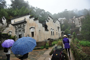 雨中漫步古村落
