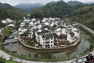 江南水乡古村落俯瞰美景