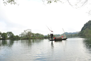 江上孤舟悠然景
