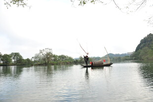 江上孤舟悠然景