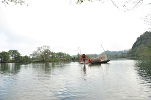 江上小船悠然景
