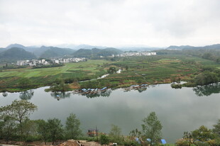 湖畔乡村风光美景