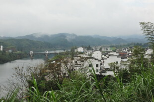 山水环绕的美丽村落
