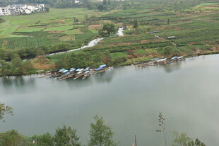 湖畔乡村风光 宁静如画